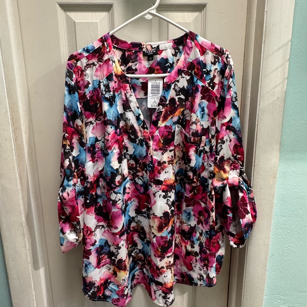torrid Watercolor Floral V-Neck Blouse in Pink, Blue & Black